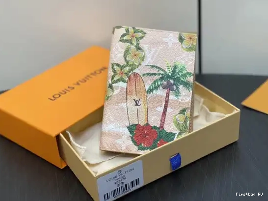 Firstbag ru Vuitton PASSPORT Louis COVER-10*14*2.5CM 0626